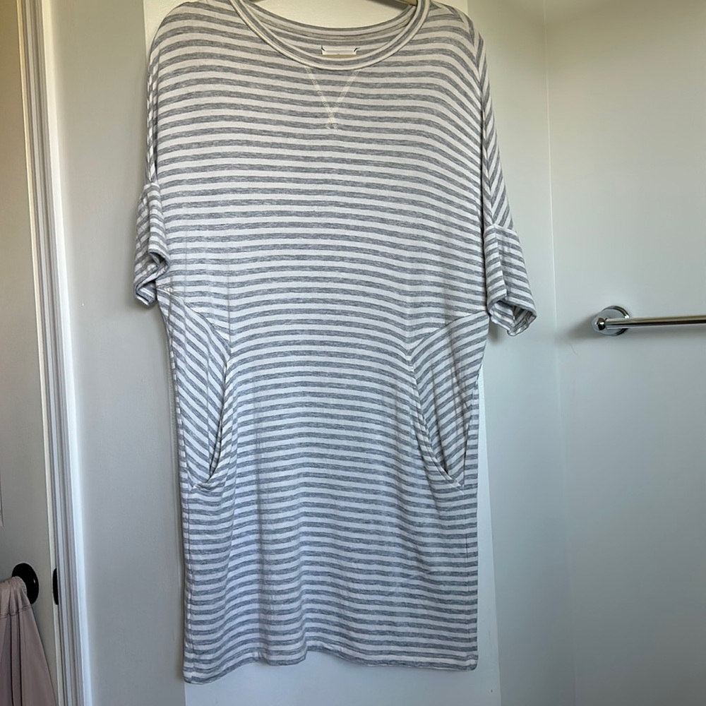 softest dress EVER lou&grey